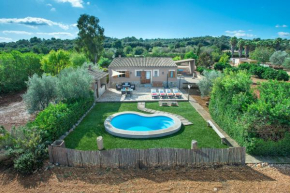 Owl Booking Villa Garreta - Rustic Stay with Mountain Views